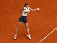 爱游戏- 李娜与莎拉波娃正在进行第一局对决 